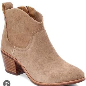 Ugg Kingsburg Suede Booties size 9 tan suede EUC